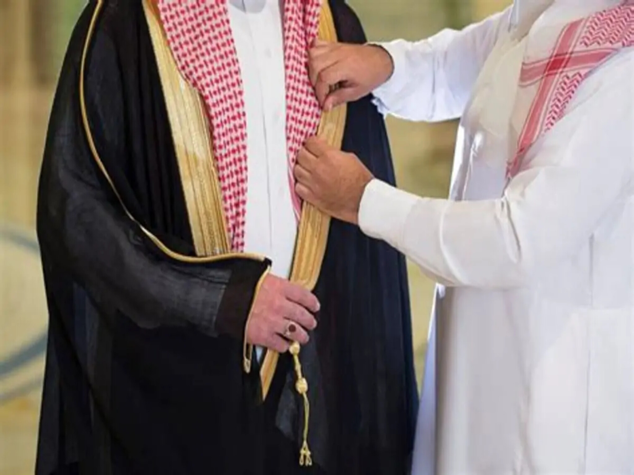 أمر ملكي يُلزم منسوبي الجِهات الحكومية السعودية بارتداء "الزي الوطني" داخل مقار العمل