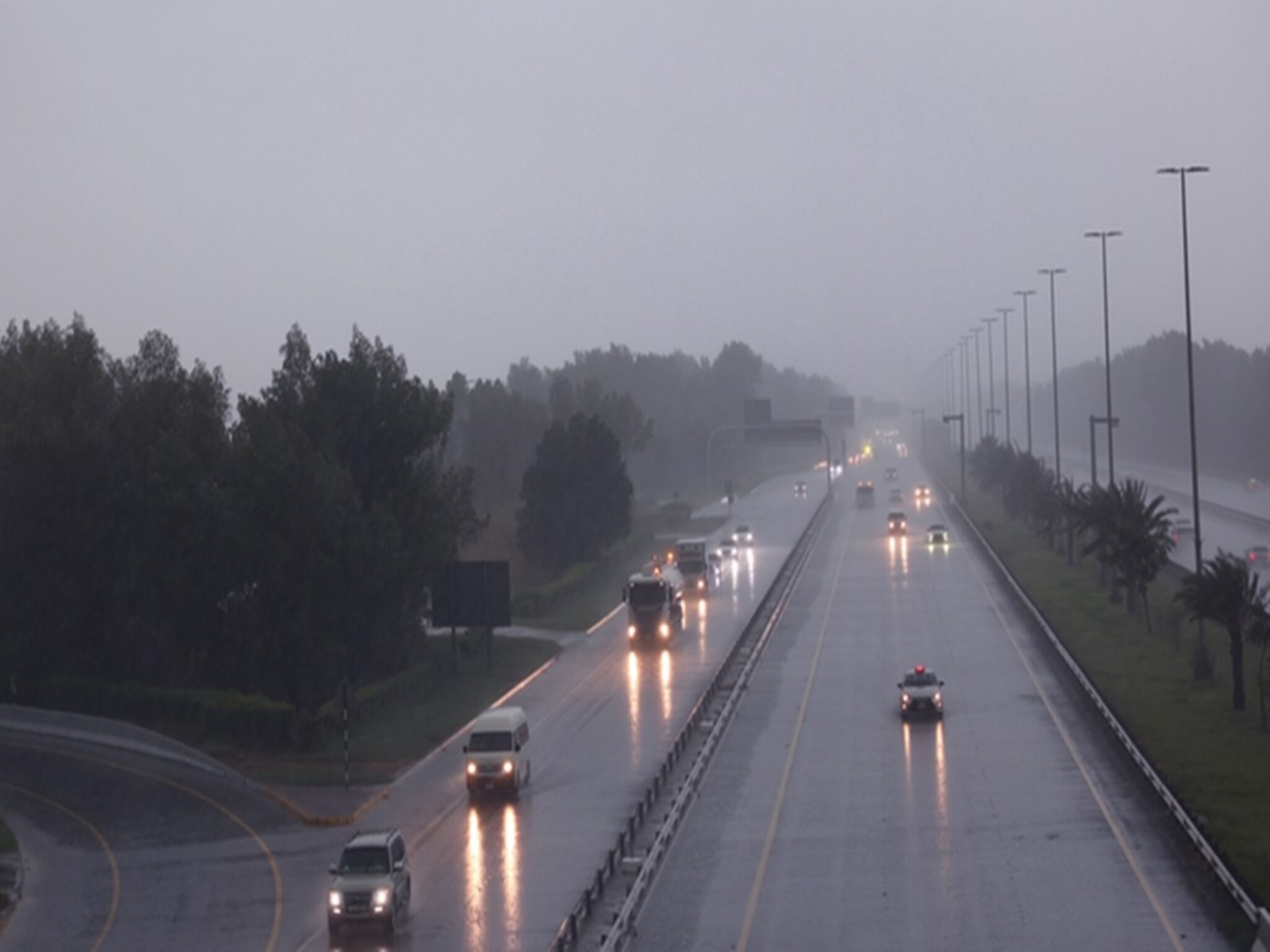 حالة الطقس اليوم في الإمارات غير مستقرة مصحوبة بأمطار رعدية حتى 4 مايو 2024