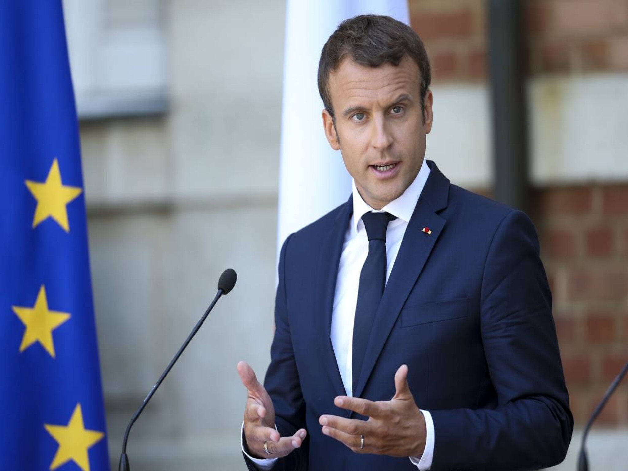 Macron: Ready to start a discussion about European defense that includes nuclear weapons