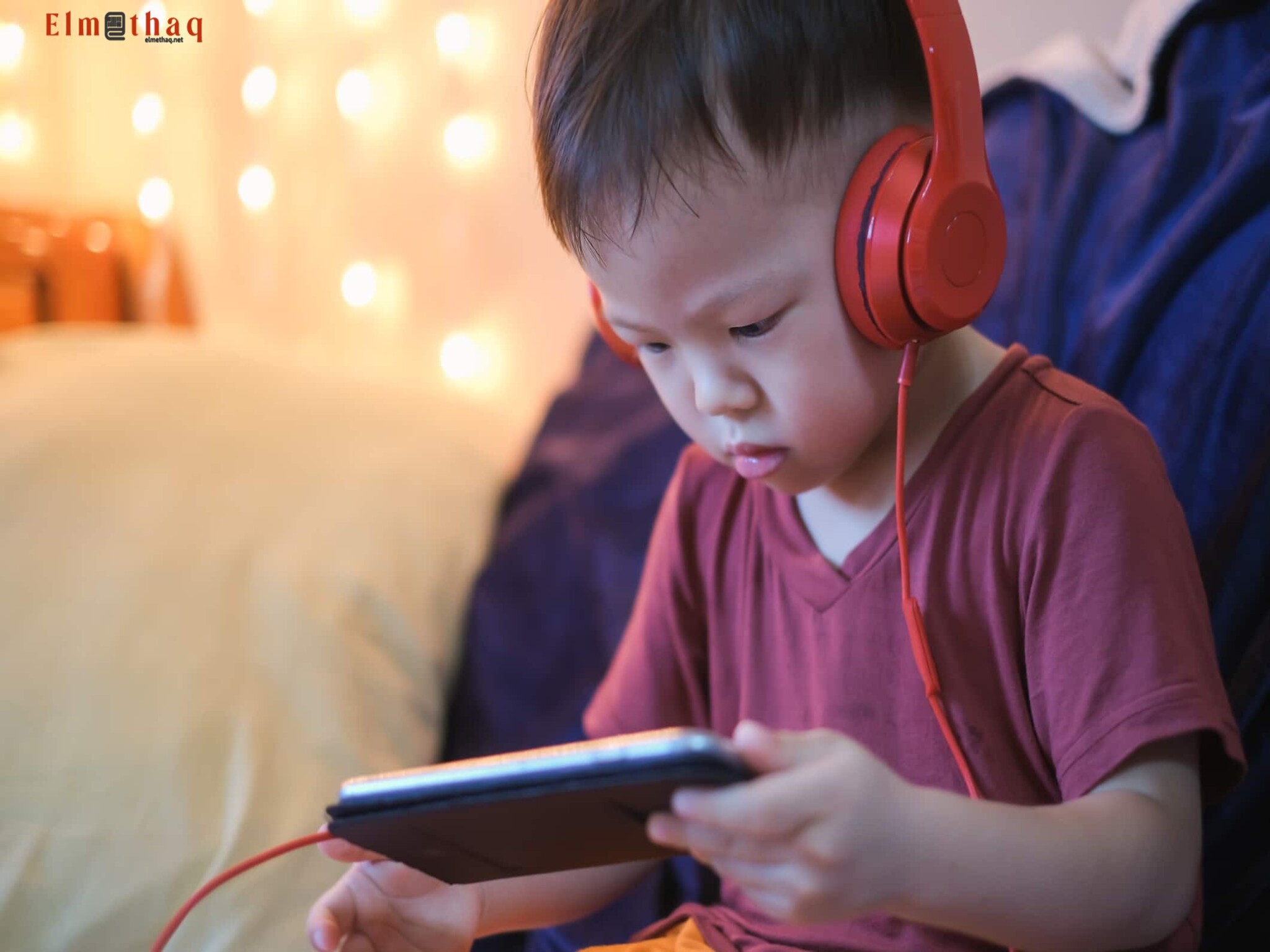 UAE Doctors Warn of Child Headphone Use Risks for Hearing Loss            