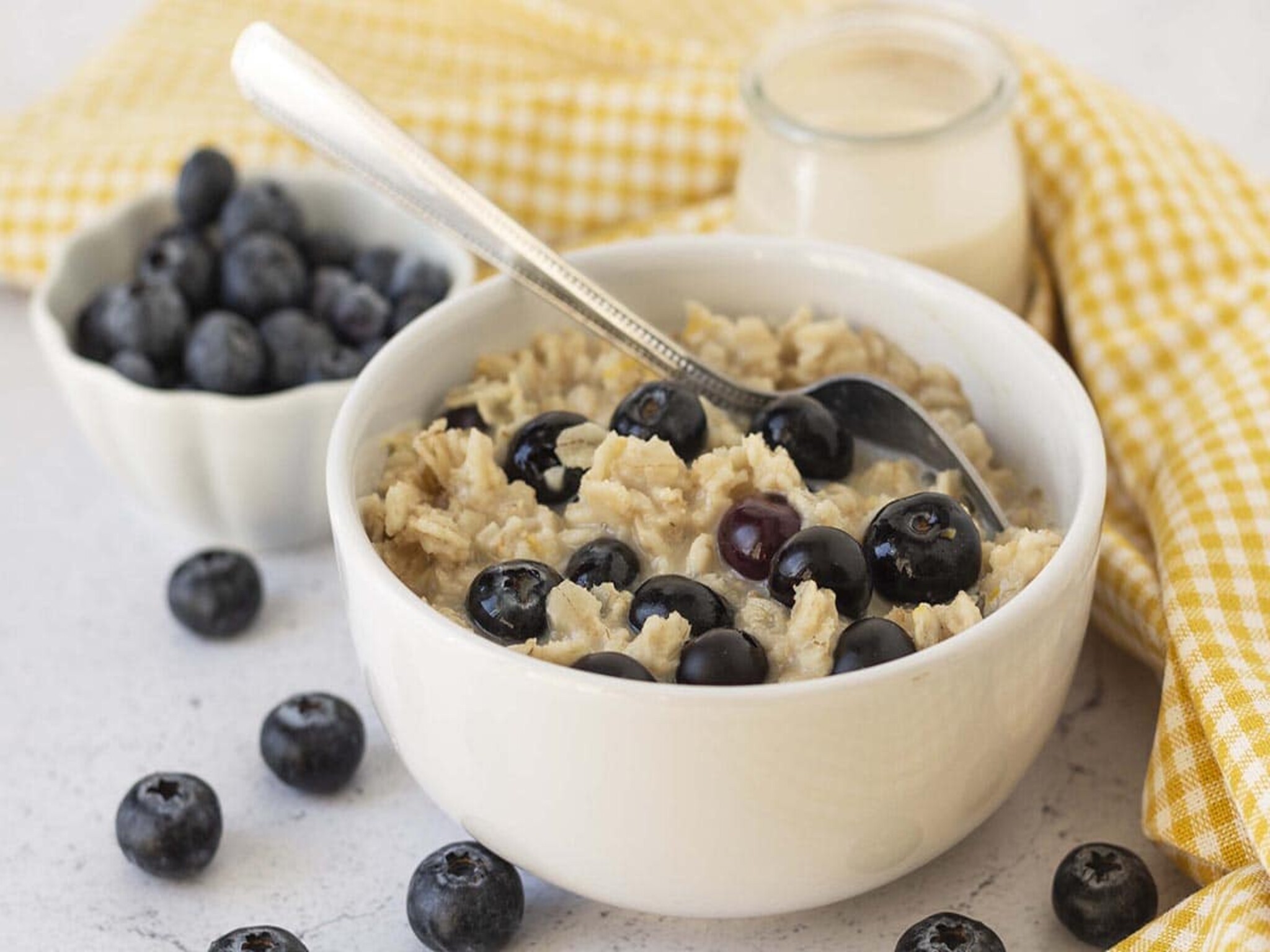 "A Healthy Breakfast: Oatmeal with Blueberries"